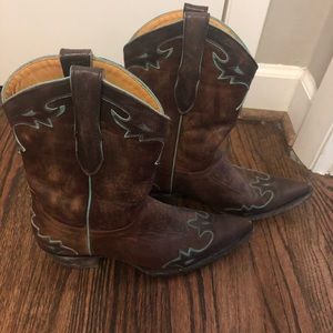 Women’s cowboy boots